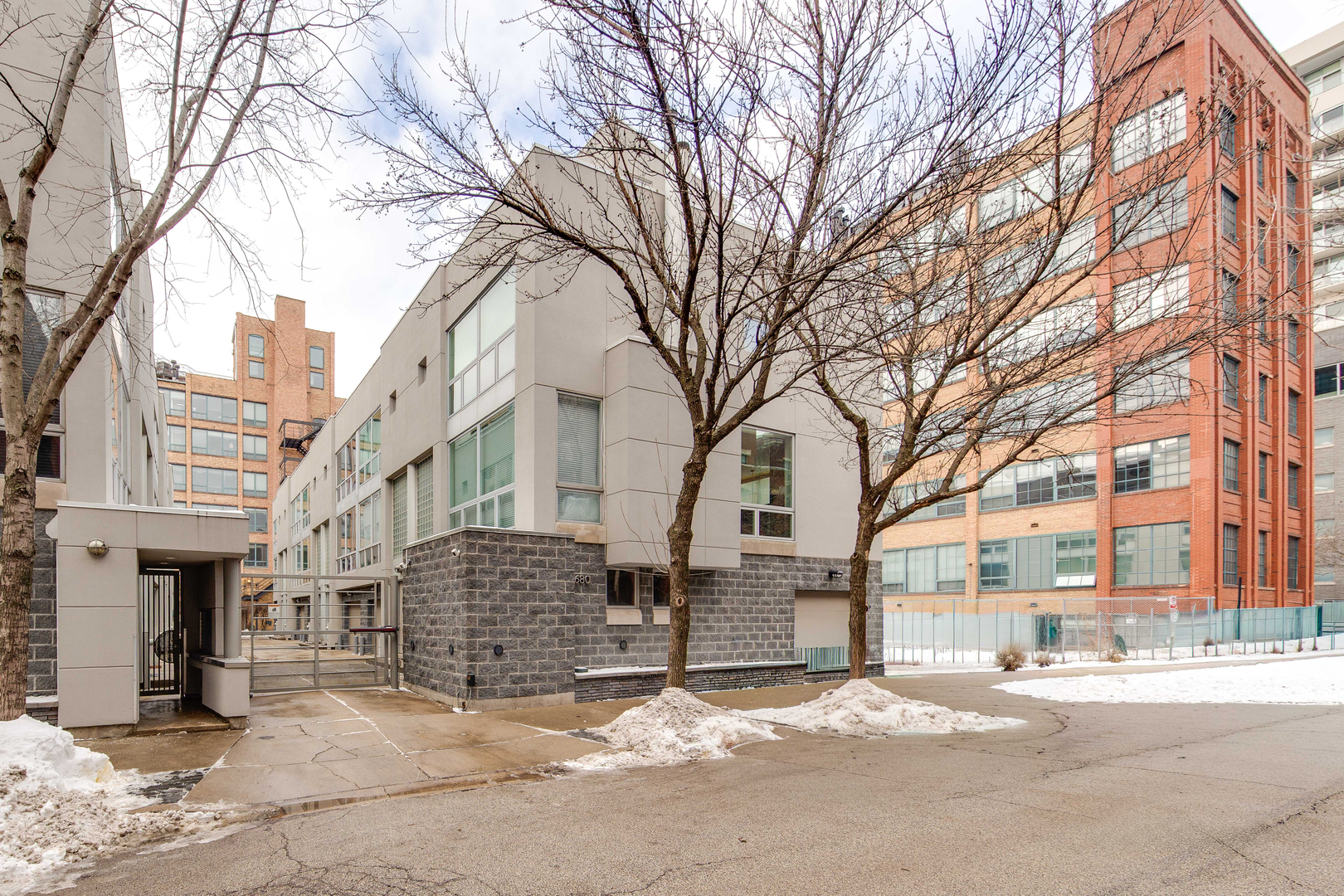 680 N Peoria Street F