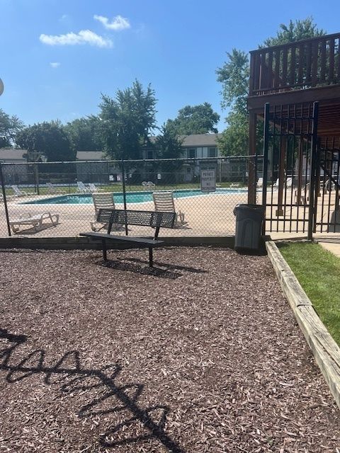 Tiny photo for 1694 Farragut Court #A, Wheaton, IL 60189 (MLS # 12489128)