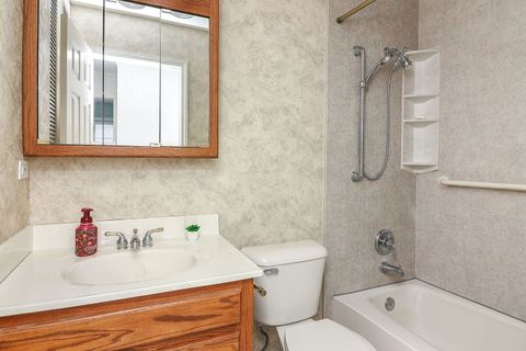 Tiny photo for 1694 Farragut Court #A, Wheaton, IL 60189 (MLS # 12489128)