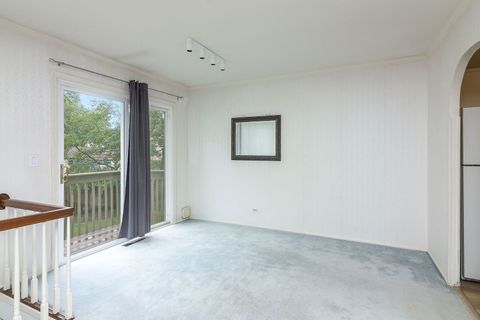 Tiny photo for 1694 Farragut Court #A, Wheaton, IL 60189 (MLS # 12489128)