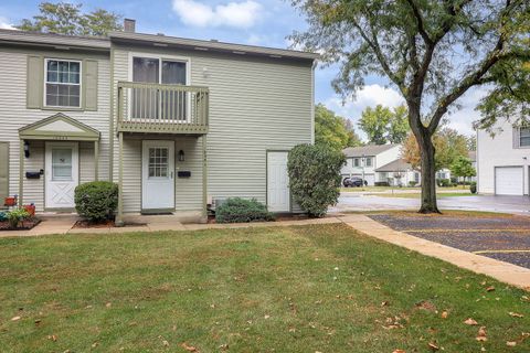 Photo of 1694 Farragut Court #A, Wheaton, IL 60189 (MLS # 12489128)