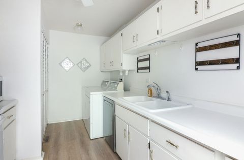 Tiny photo for 1694 Farragut Court #A, Wheaton, IL 60189 (MLS # 12489128)
