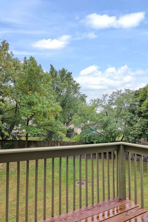 Tiny photo for 1694 Farragut Court #A, Wheaton, IL 60189 (MLS # 12489128)