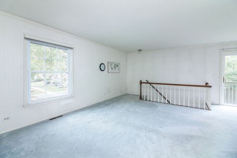 Tiny photo for 1694 Farragut Court #A, Wheaton, IL 60189 (MLS # 12489128)