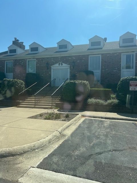 Tiny photo for 1694 Farragut Court #A, Wheaton, IL 60189 (MLS # 12489128)