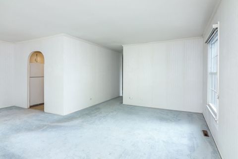 Tiny photo for 1694 Farragut Court #A, Wheaton, IL 60189 (MLS # 12489128)
