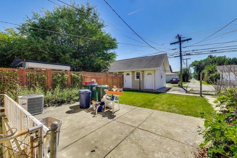 Tiny photo for 3419 W Pratt Avenue, Lincolnwood, IL 60712 (MLS # 12473471)