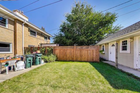Tiny photo for 3419 W Pratt Avenue, Lincolnwood, IL 60712 (MLS # 12473471)