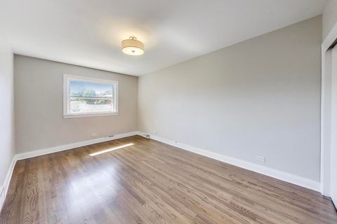 Tiny photo for 3419 W Pratt Avenue, Lincolnwood, IL 60712 (MLS # 12473471)