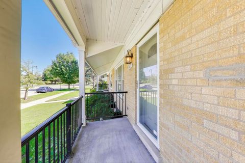 Tiny photo for 3419 W Pratt Avenue, Lincolnwood, IL 60712 (MLS # 12473471)