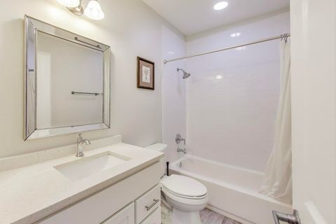 Tiny photo for 3419 W Pratt Avenue, Lincolnwood, IL 60712 (MLS # 12473471)