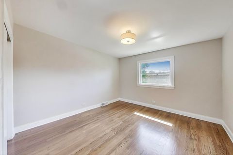 Tiny photo for 3419 W Pratt Avenue, Lincolnwood, IL 60712 (MLS # 12473471)