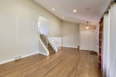 Tiny photo for 3419 W Pratt Avenue, Lincolnwood, IL 60712 (MLS # 12473471)