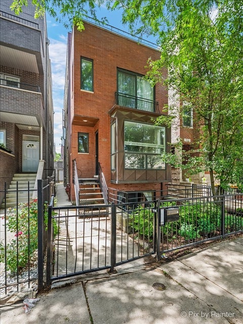 Photo of 920 N WOOD Street #A, Chicago, IL 60622 (MLS # 12680084)
