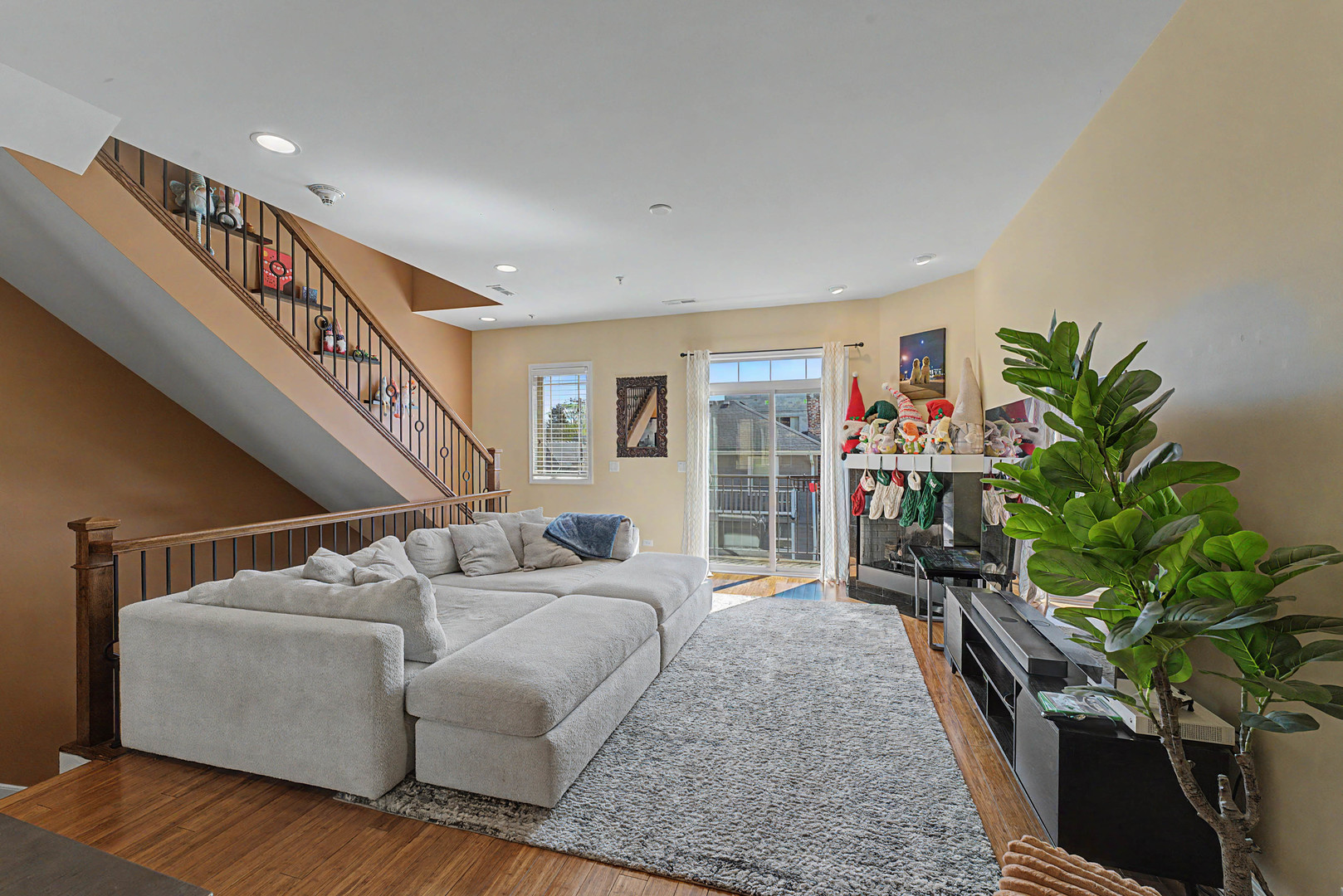 922 Warren Avenue 103