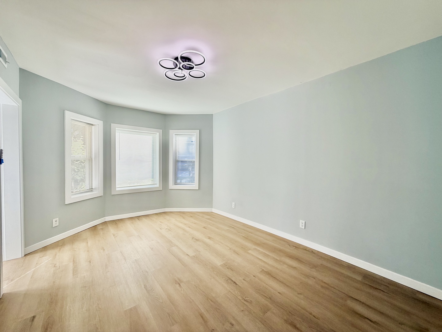 4426 S Albany Avenue