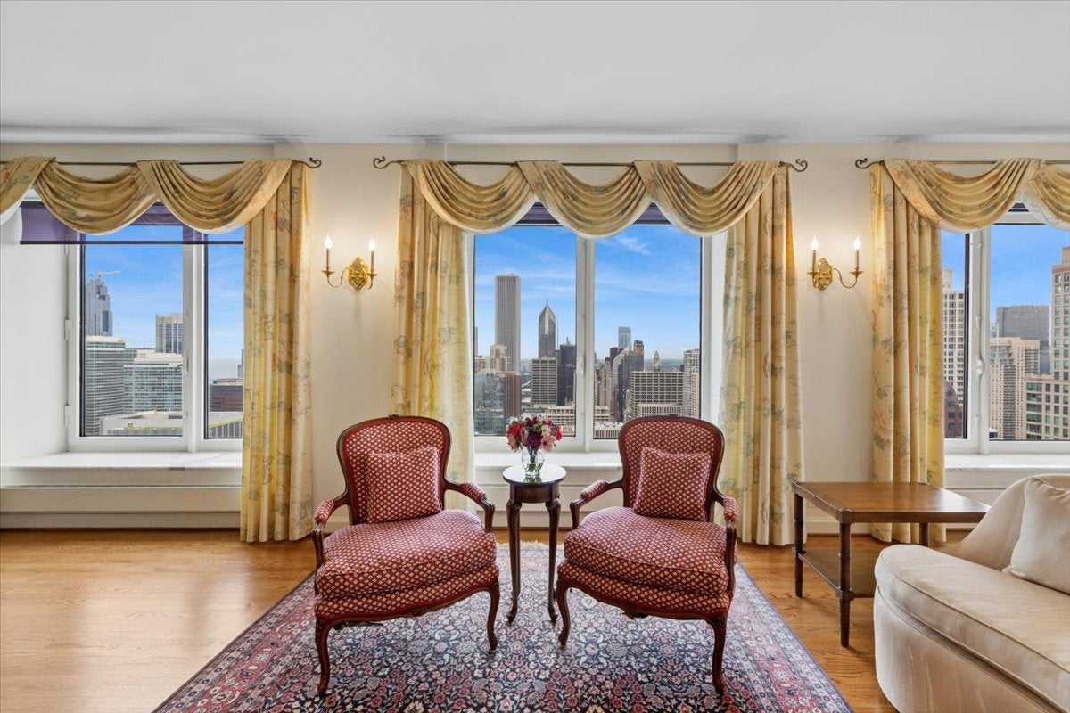 161 E Chicago Avenue 40DE