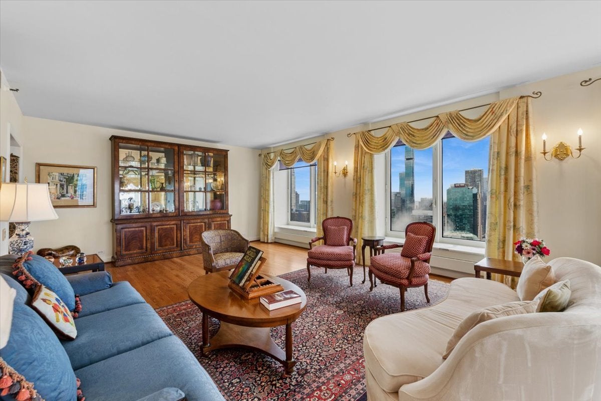 161 E Chicago Avenue 40DE