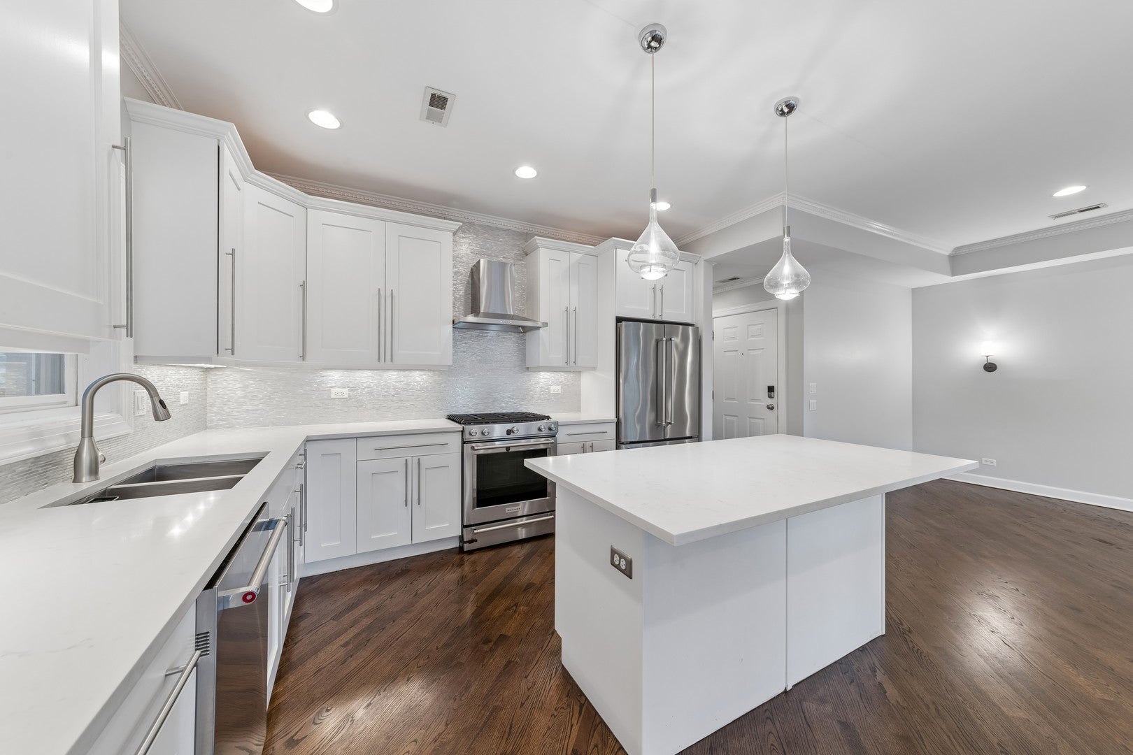 953 W Montana Street 3