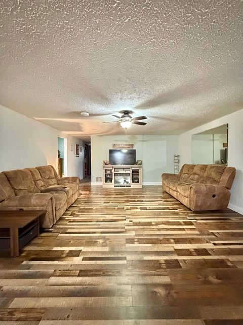 Tiny photo for 811 E Maple Street, Chatsworth, IL 60921 (MLS # 12538320)