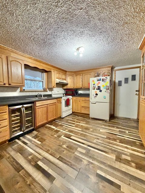 Tiny photo for 811 E Maple Street, Chatsworth, IL 60921 (MLS # 12538320)