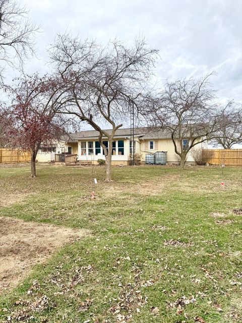 Tiny photo for 811 E Maple Street, Chatsworth, IL 60921 (MLS # 12538320)