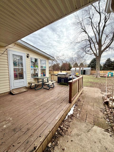 Tiny photo for 811 E Maple Street, Chatsworth, IL 60921 (MLS # 12538320)