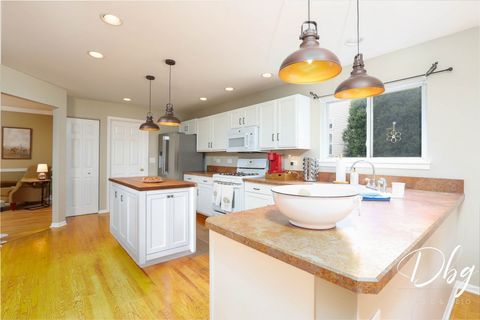 Tiny photo for 462 Nuthatch Way, Lindenhurst, IL 60046 (MLS # 12401691)