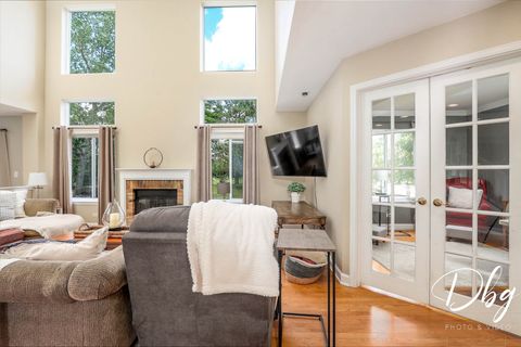 Tiny photo for 462 Nuthatch Way, Lindenhurst, IL 60046 (MLS # 12401691)