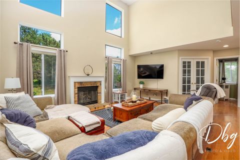 Tiny photo for 462 Nuthatch Way, Lindenhurst, IL 60046 (MLS # 12401691)
