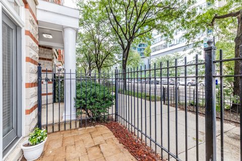 Tiny photo for 1346 S Wabash Avenue #A, Chicago, IL 60605 (MLS # 12452287)