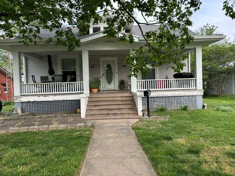 Photo of 507 S Washington Street, Mcleansboro, IL 62859 (MLS # 12623382)