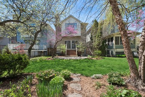 Tiny photo for 5725 N Jersey Avenue, Chicago, IL 60659 (MLS # 12624676)