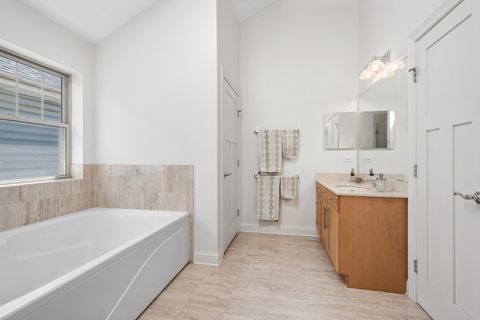 Tiny photo for 5725 N Jersey Avenue, Chicago, IL 60659 (MLS # 12624676)