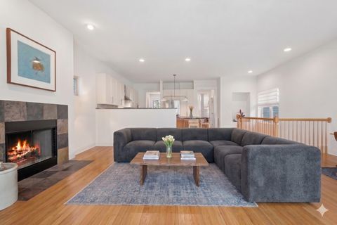 Tiny photo for 5725 N Jersey Avenue, Chicago, IL 60659 (MLS # 12624676)