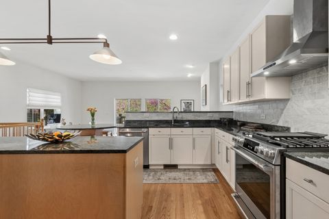 Tiny photo for 5725 N Jersey Avenue, Chicago, IL 60659 (MLS # 12624676)