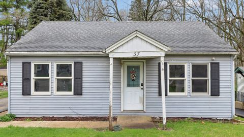 Photo of 37 John Street, Crystal Lake, IL 60014 (MLS # 12615631)