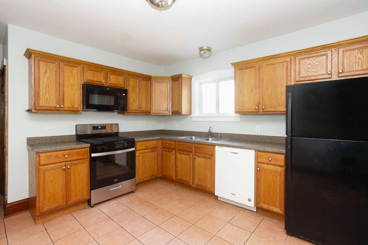 2152 W Webster Avenue