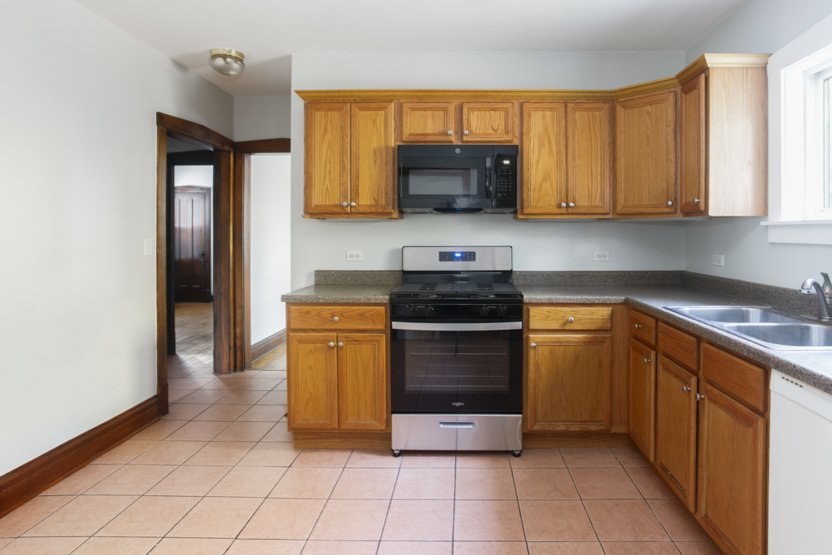 2152 W Webster Avenue