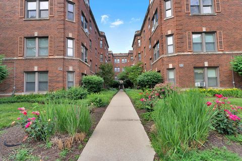 Tiny photo for 58 Forest Avenue #2S, Riverside, IL 60546 (MLS # 12674145)
