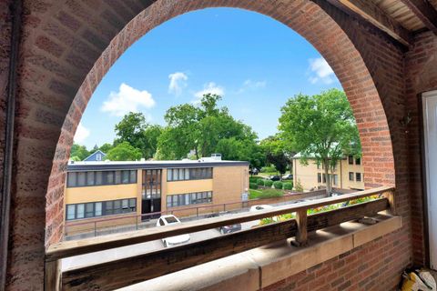 Tiny photo for 58 Forest Avenue #2S, Riverside, IL 60546 (MLS # 12674145)