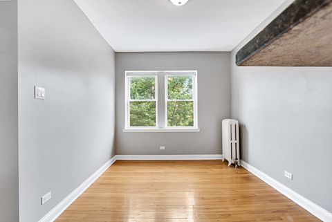 Tiny photo for 58 Forest Avenue #2S, Riverside, IL 60546 (MLS # 12674145)