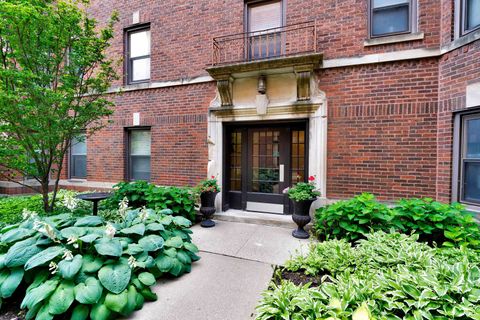 Tiny photo for 58 Forest Avenue #2S, Riverside, IL 60546 (MLS # 12674145)