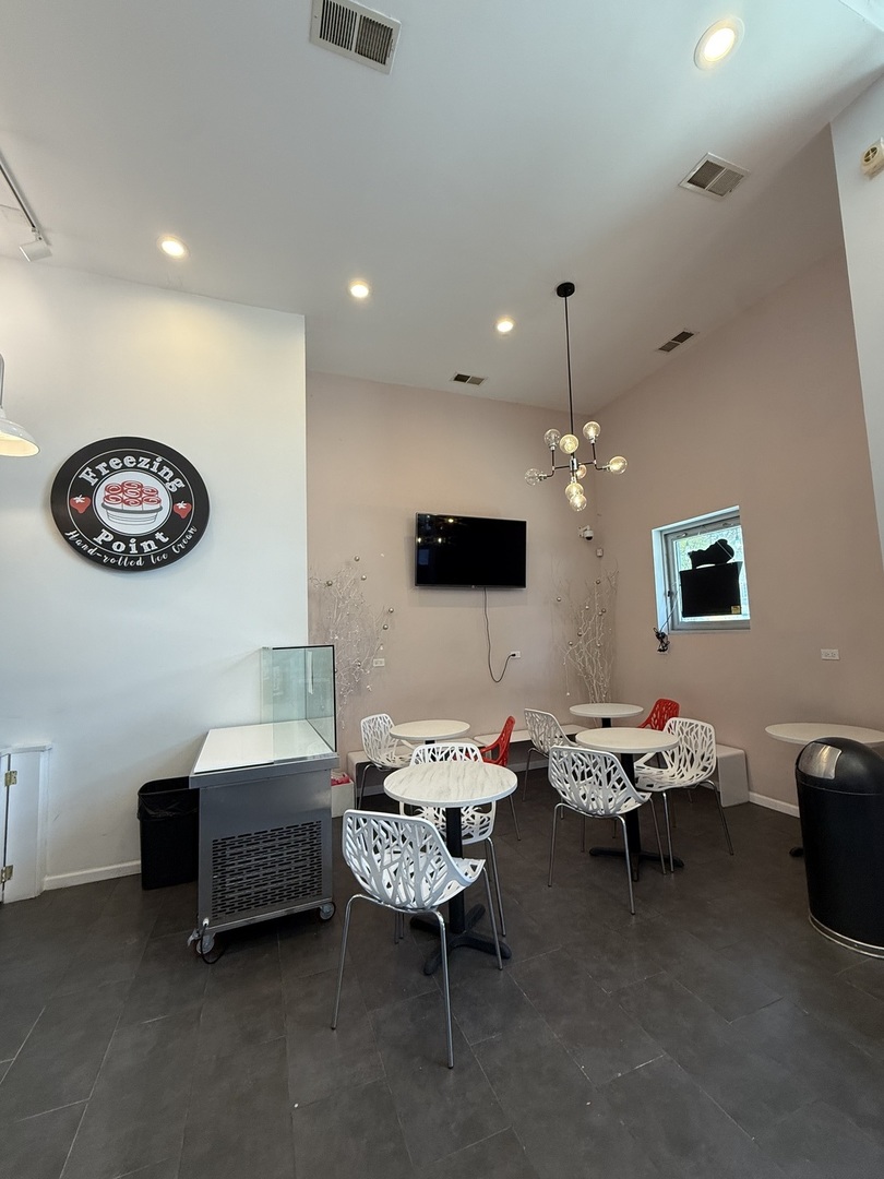 3127 N ASHLAND Avenue C1