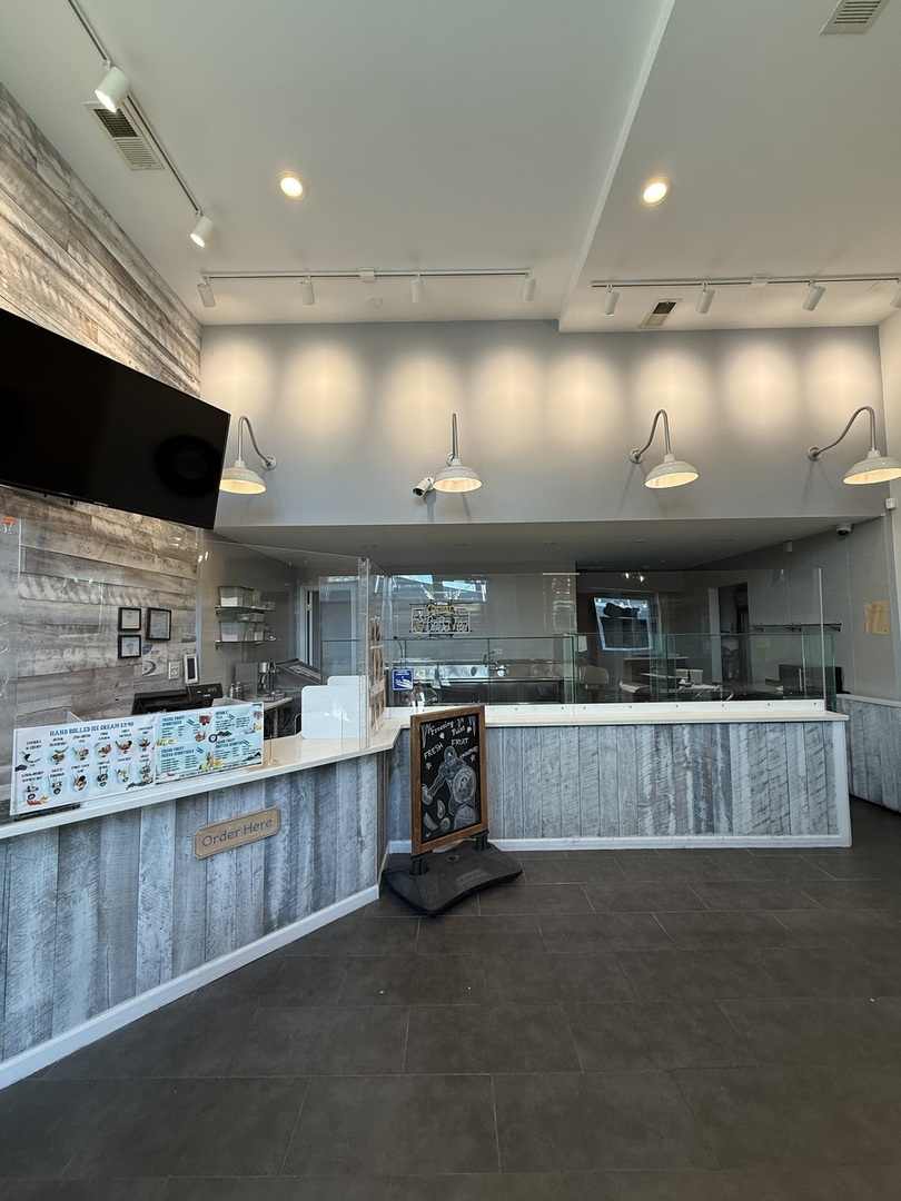 3127 N ASHLAND Avenue C1