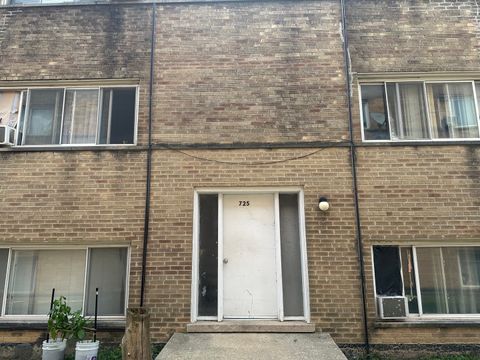 725 N Lincoln Avenue Villa Park IL 60181