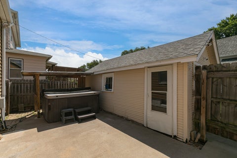 Tiny photo for 1004 16TH Avenue, Moline, IL 61265 (MLS # 12715127)