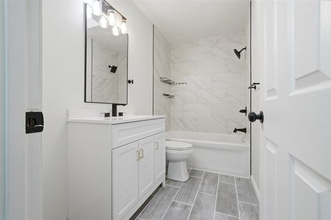 Tiny photo for 1305 Bancroft Drive, Bloomington, IL 61704 (MLS # 12604439)