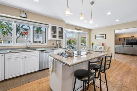 Tiny photo for Arlington Heights, IL 60004 (MLS # 12613344)