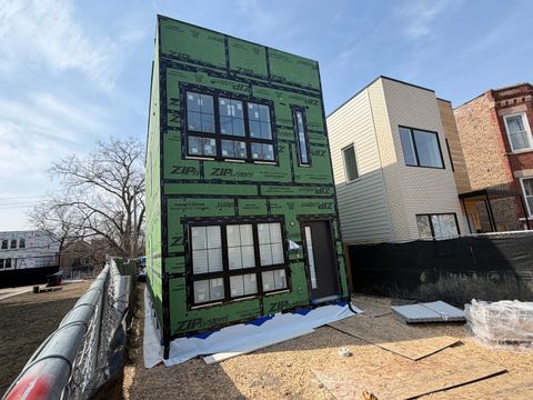 Tiny photo for 650 N Homan Avenue, Chicago, IL 60651 (MLS # 12605717)